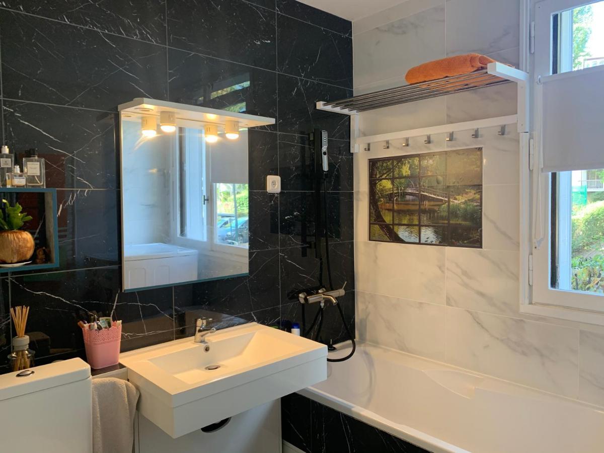 Charmant Room Chez Nous Bus Direct Orly Ablon-sur-Seine Exteriör bild